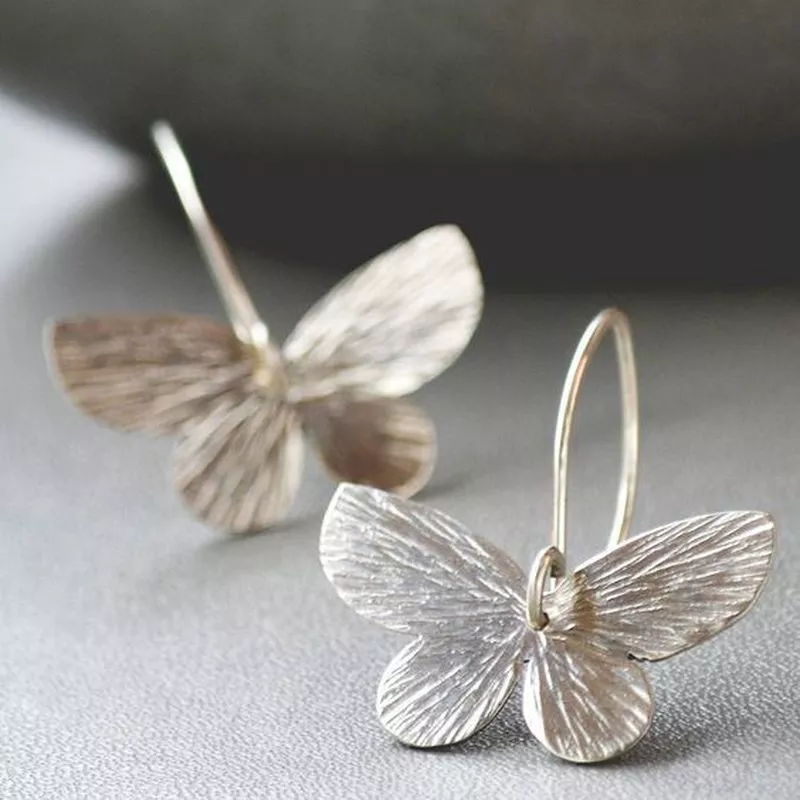 Charming Silver Earring for Any Occasion