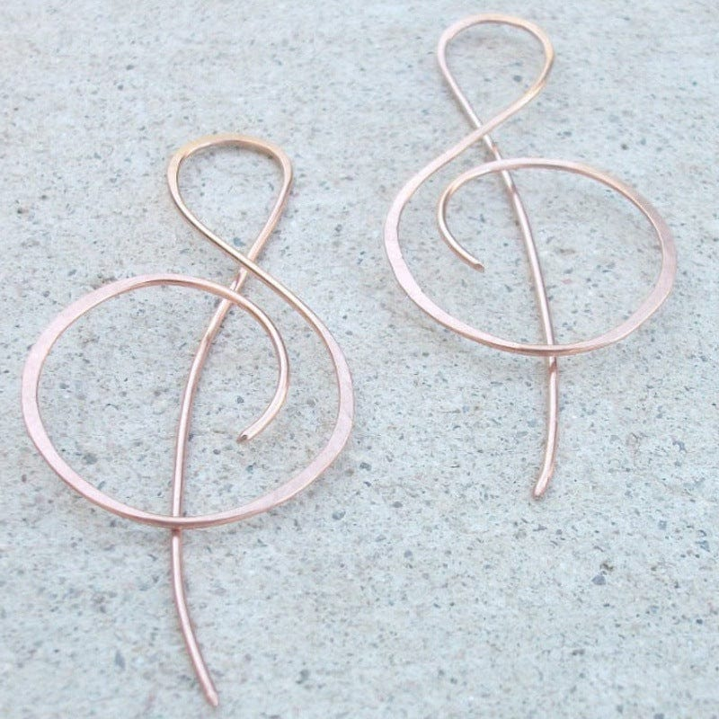 Charming Gold Earring for Any Occasion