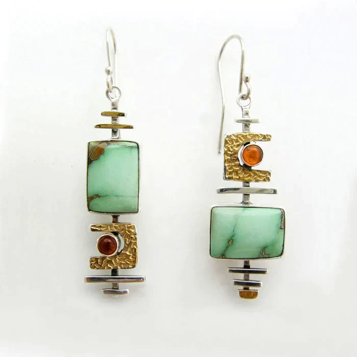 Charming Gold Earring for Any Occasion