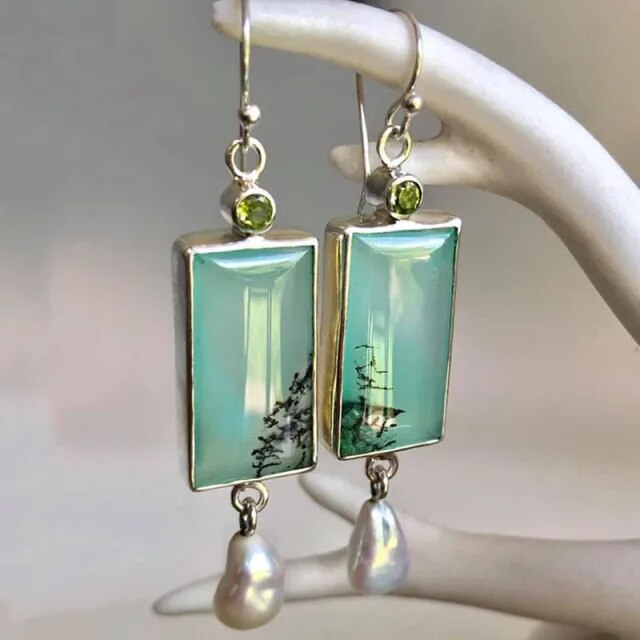 Charming Pearl Earring for Any Occasion