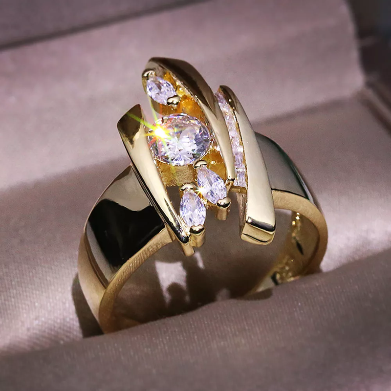 Romantic Gold Ring for Special Moments