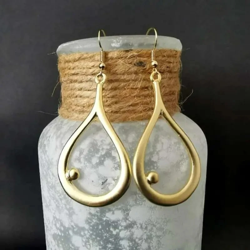 Beautiful Gold Earring with Unique Style