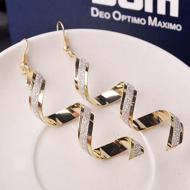Elegant Gold Earring for Every Occasion