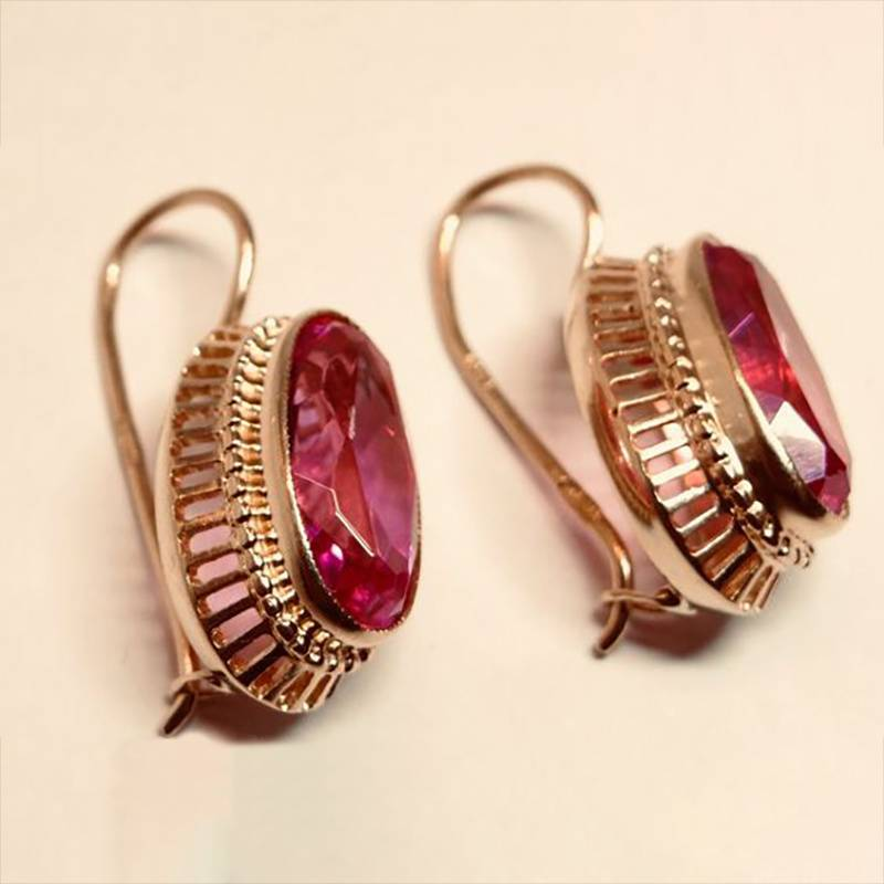 Beautiful Gold Earring with Unique Style
