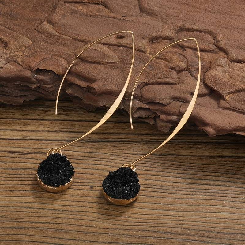 Classic Gold Earring with Timeless Appeal
