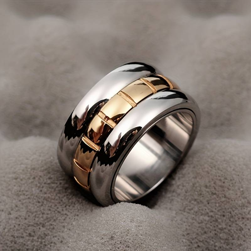 Classic Gold Ring with Timeless Appeal