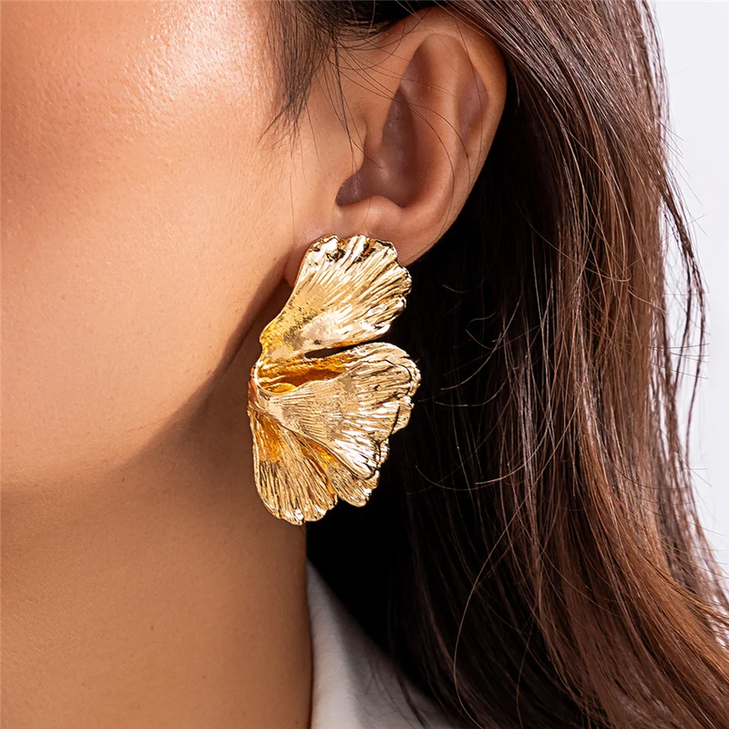 Classic Gold Earring with Timeless Appeal