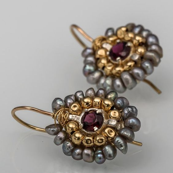 Stunning Gold Earring for Daily Wear