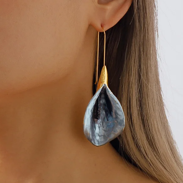 Charming Gold Earring for Any Occasion