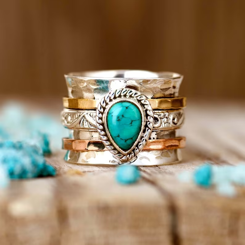 Classic Gold Ring with Timeless Appeal