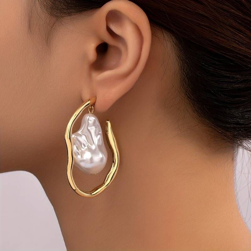 Beautiful Gold Earring with Unique Style