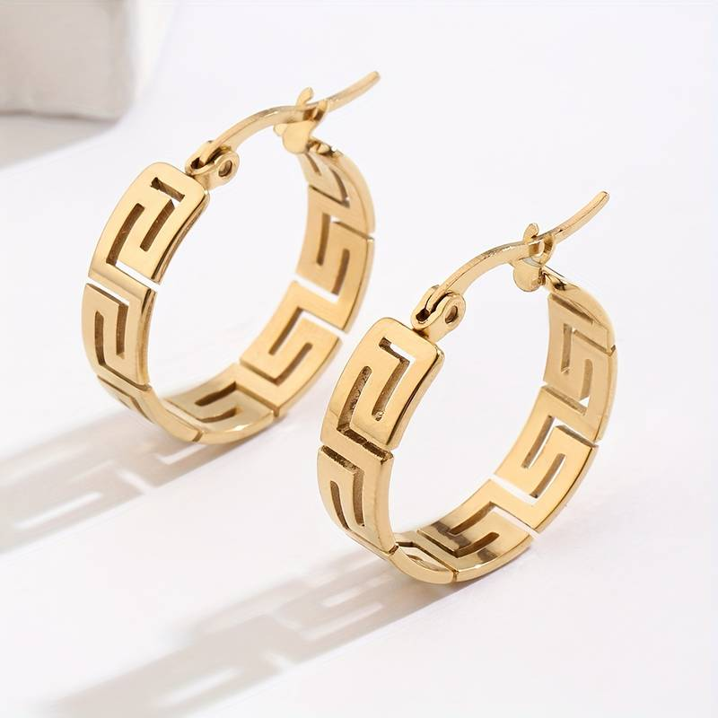 Classic Gold Earring with Timeless Appeal