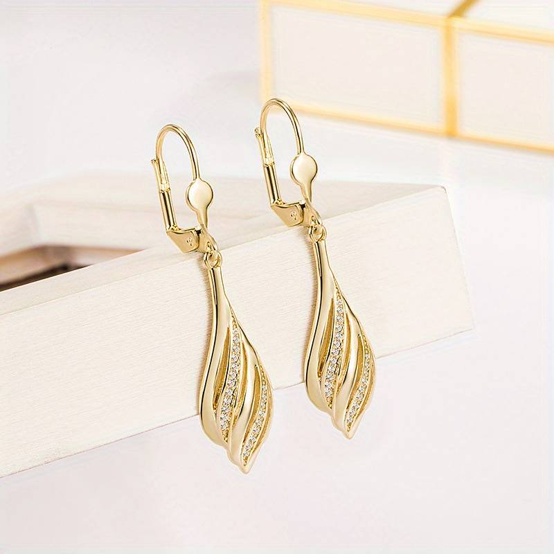 Classic Gold Earring with Timeless Appeal