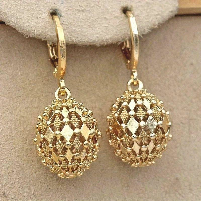Stunning Gold Earring for Daily Wear