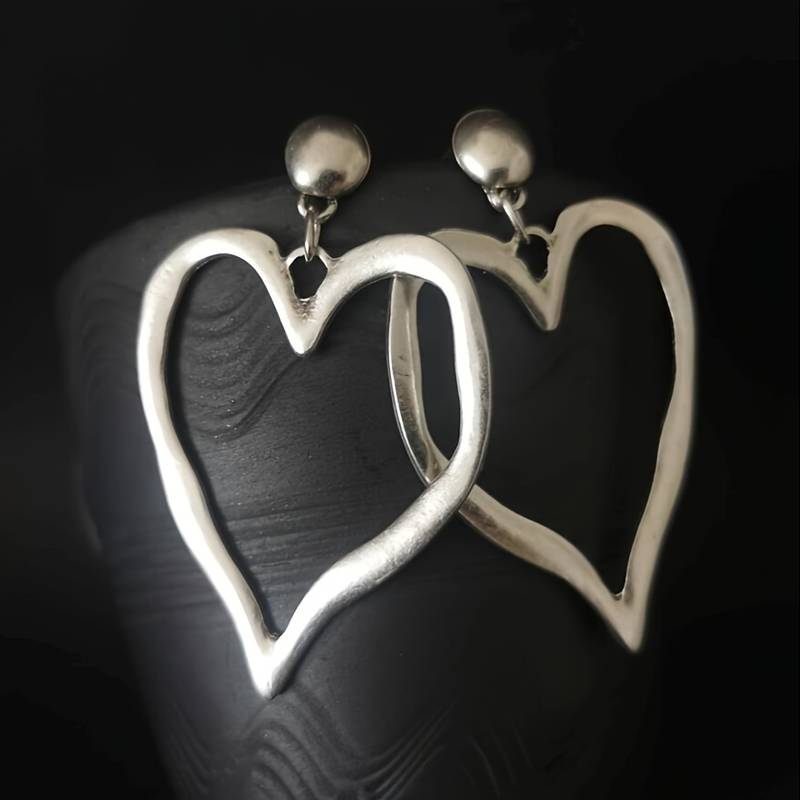 Charming Silver Earring for Any Occasion