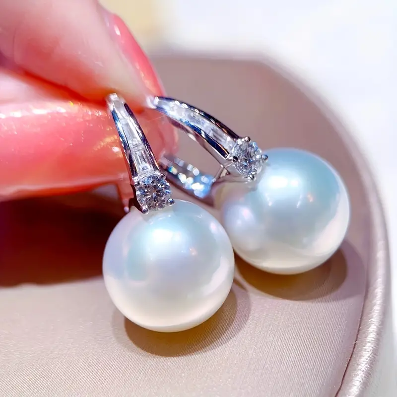 Charming Silver Earring for Any Occasion