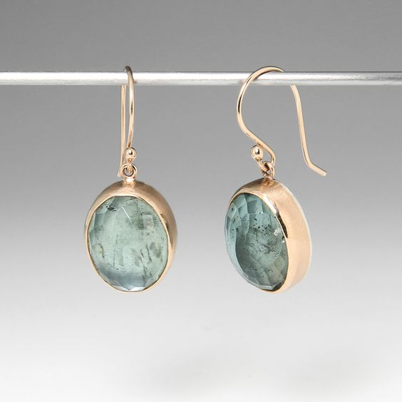 Elegant Gold Earring for Every Occasion