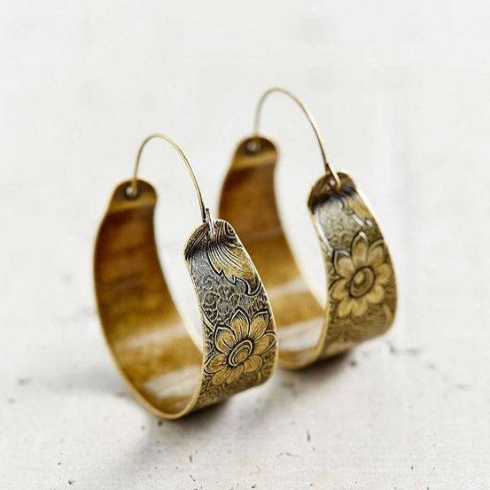 Charming Gold Earring for Any Occasion