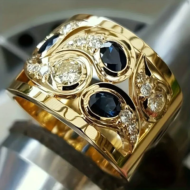 Classic Gold Ring with Timeless Appeal