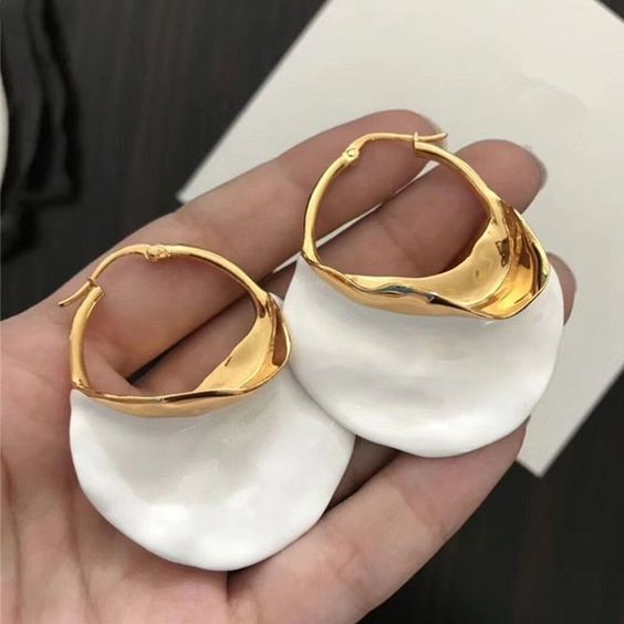 Beautiful Gold Earring with Unique Style