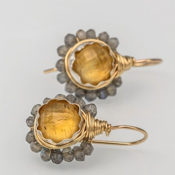 Beautiful Gold Earring with Unique Style