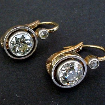 Elegant Gold Earring for Every Occasion