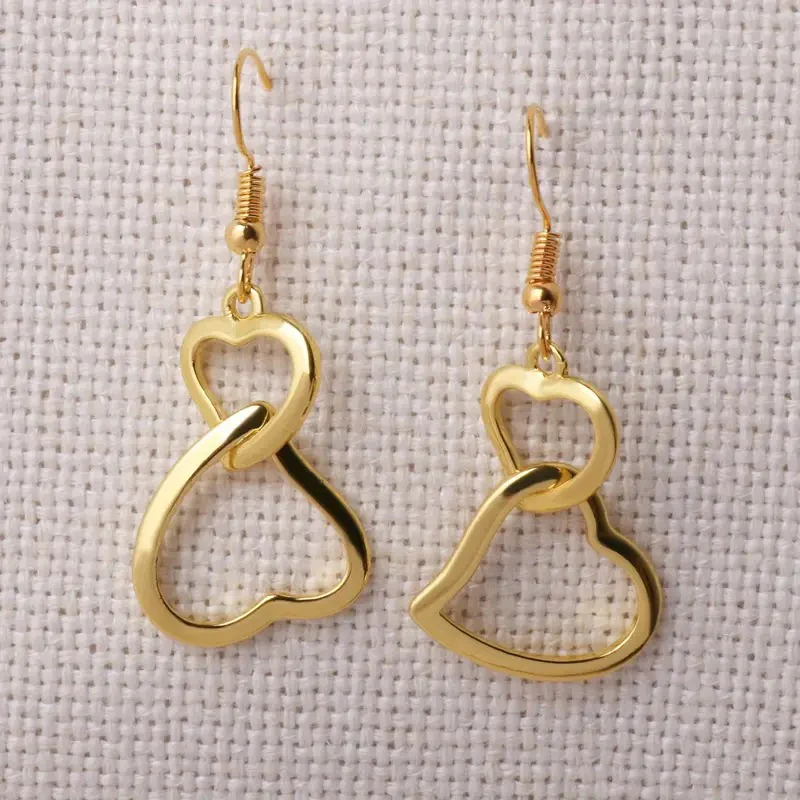 Classic Gold Earring with Timeless Appeal