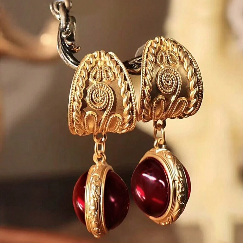 Elegant Gold Earring for Every Occasion