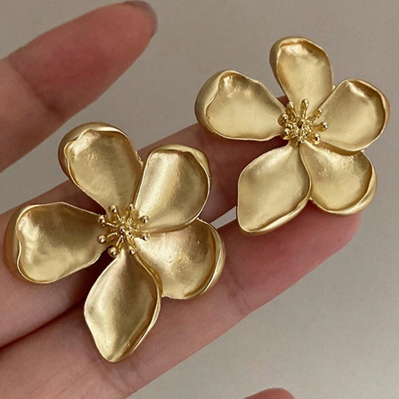 Beautiful Gold Earring with Unique Style