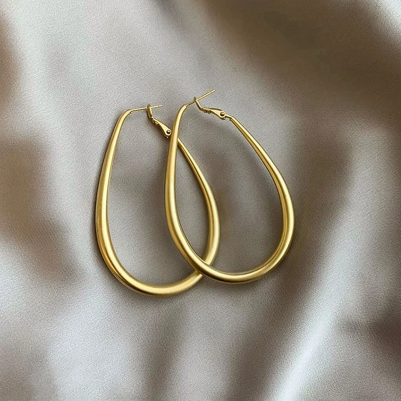 Classic Gold Earring with Timeless Appeal