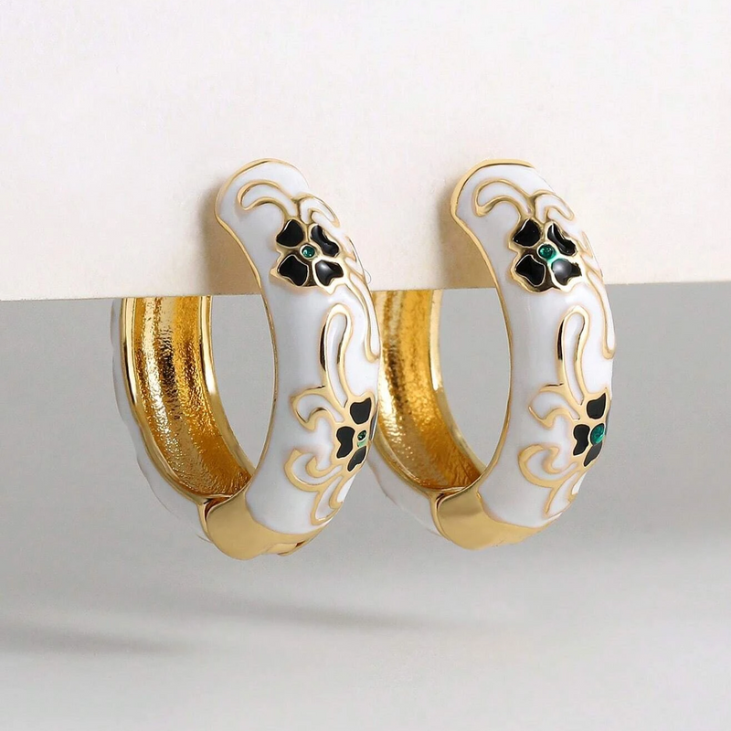 Charming Earring for Any Occasion