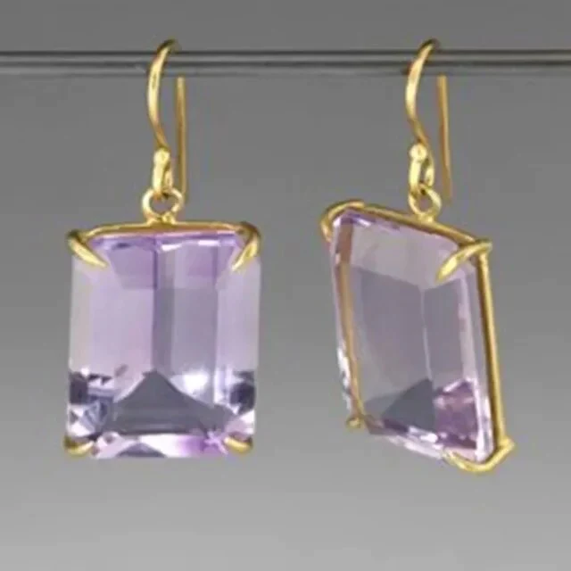 Romantic Gold Earring for Special Moments