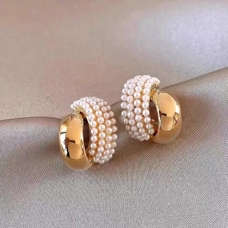 Romantic Gold Earring for Special Moments