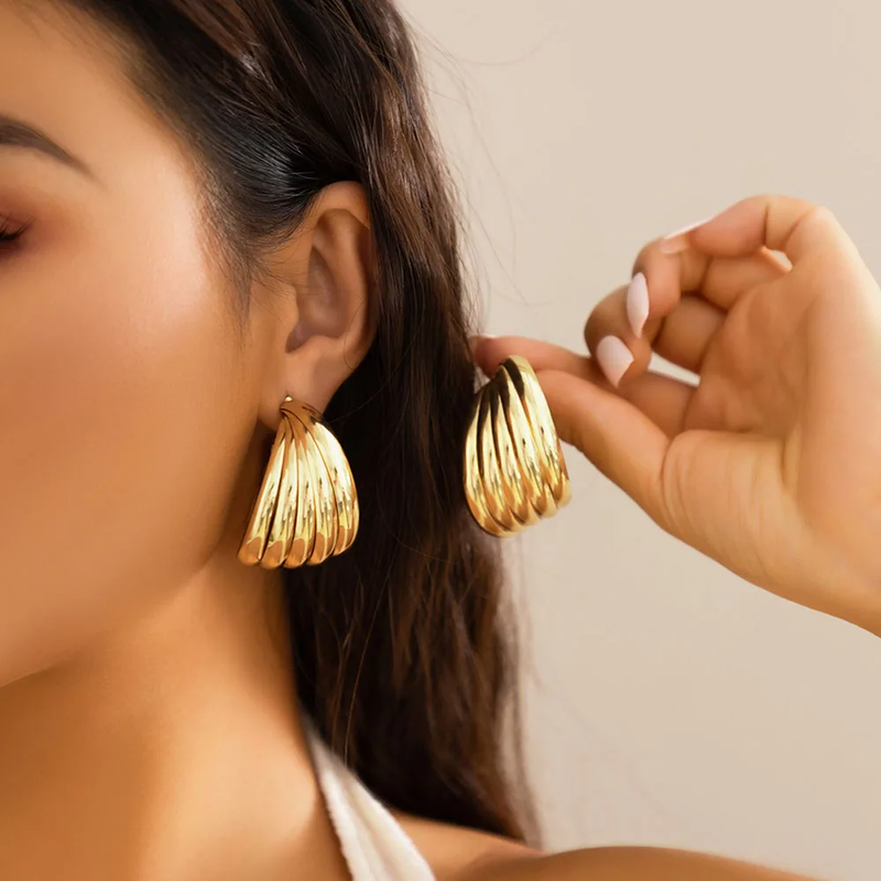 Classic Gold Earring with Timeless Appeal