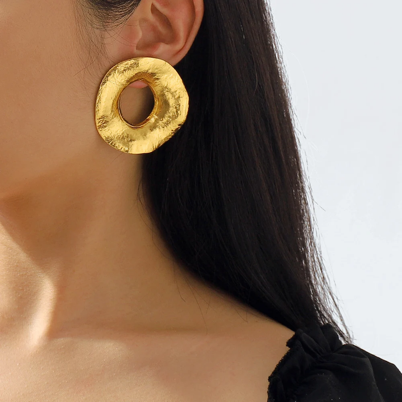 Elegant Gold Earring for Every Occasion