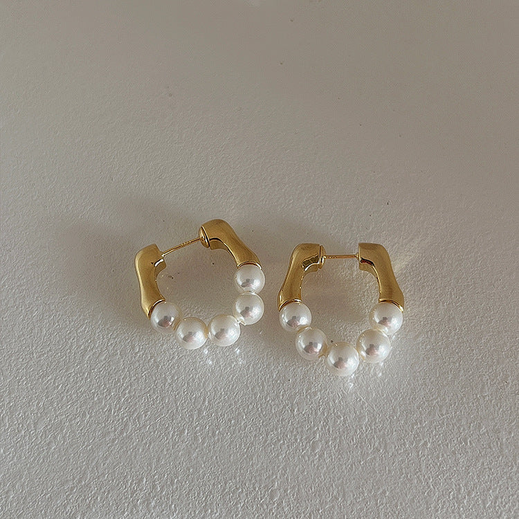 Charming Gold Earring for Any Occasion