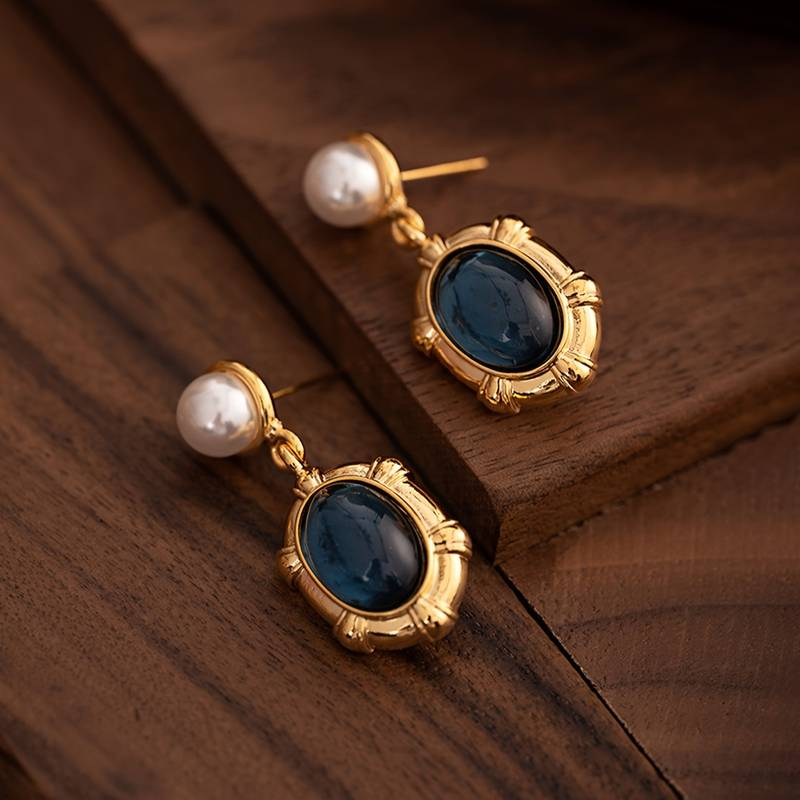 Classic Pearl Earring with Timeless Appeal