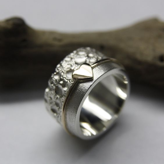 Classic Silver Ring with Timeless Appeal