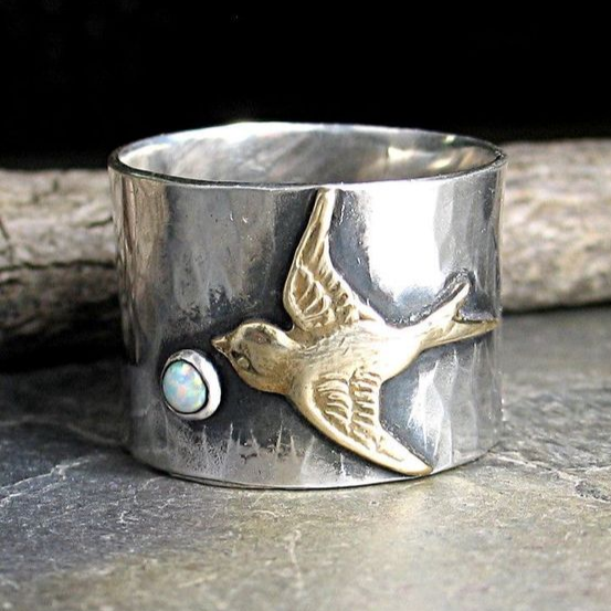 Charming Silver Ring for Any Occasion