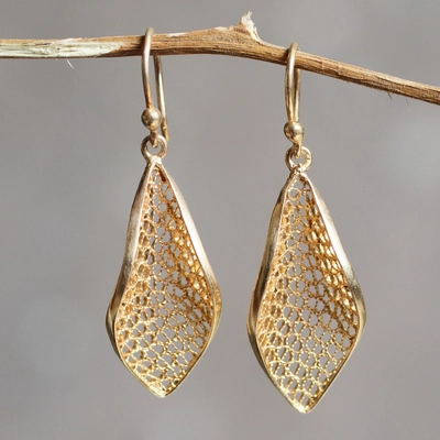 Charming Gold Earring for Any Occasion