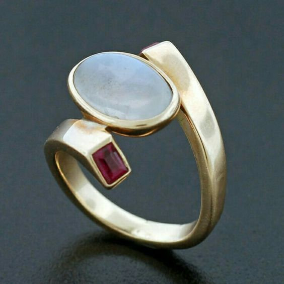 Charming Gold Ring for Any Occasion