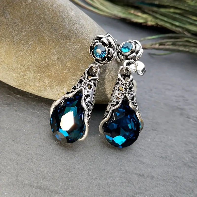 Charming Silver Earring for Any Occasion