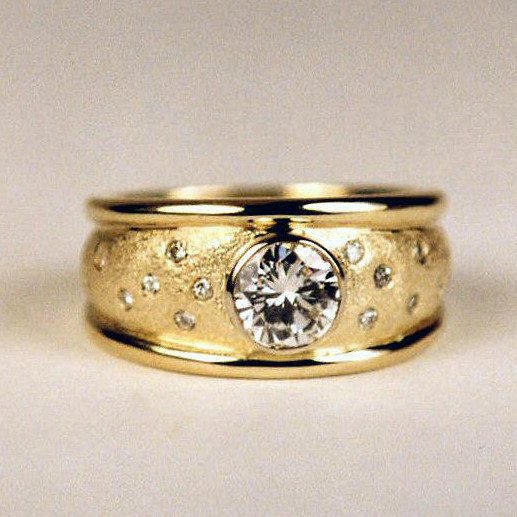 Romantic Gold Ring for Special Moments