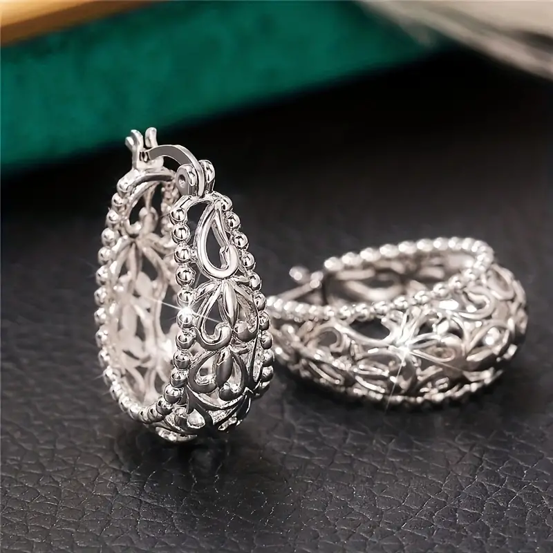 Romantic Silver Earring for Special Moments