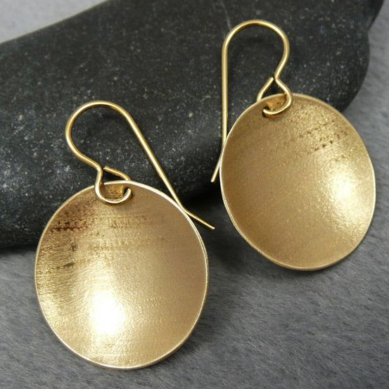 Charming Gold Earring for Any Occasion