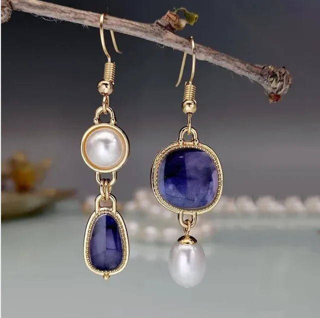 Classic Gold Earring with Timeless Appeal
