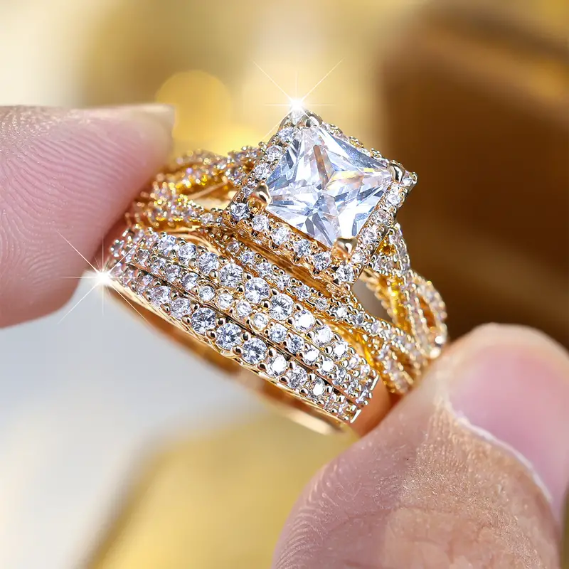 Beautiful Gold Set with Unique Style