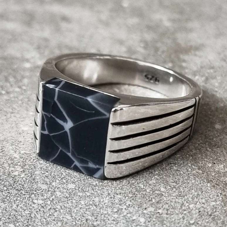 Classic Silver Ring with Timeless Appeal
