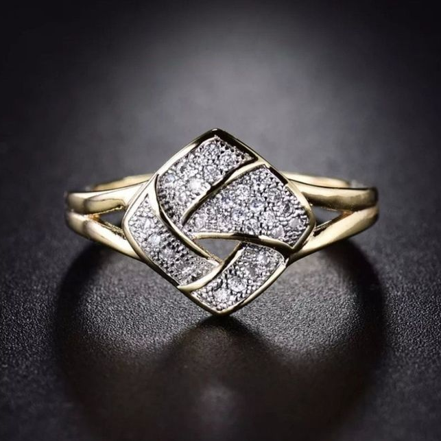 Romantic Gold Ring for Special Moments