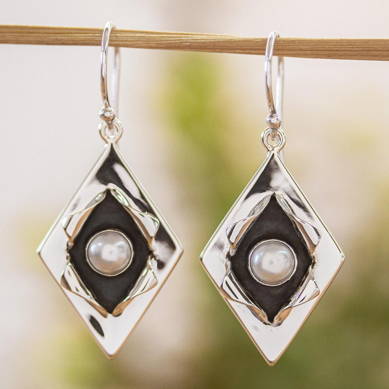 Elegant Silver Earring for Every Occasion